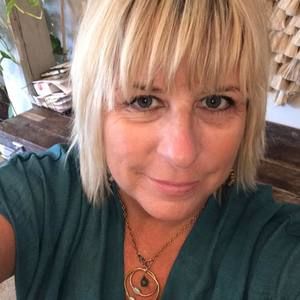 Meet your Posher, Dena